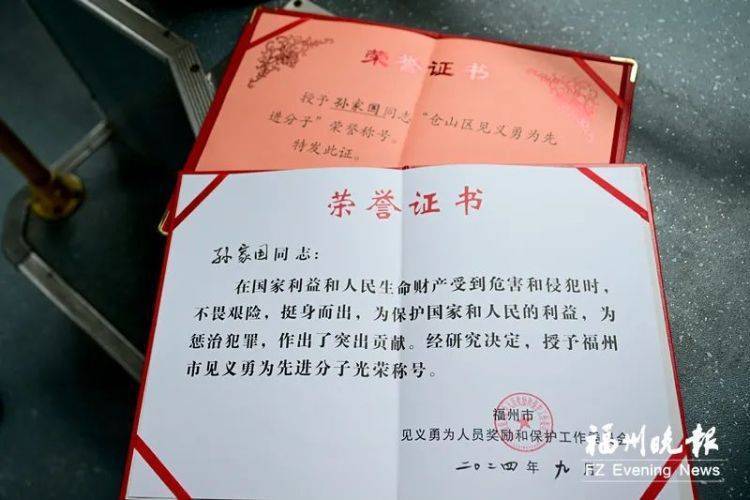 皇冠会员如何申请_“可能会爆炸！”福州一公交司机皇冠会员如何申请，提着灭火器冲进邻居家……