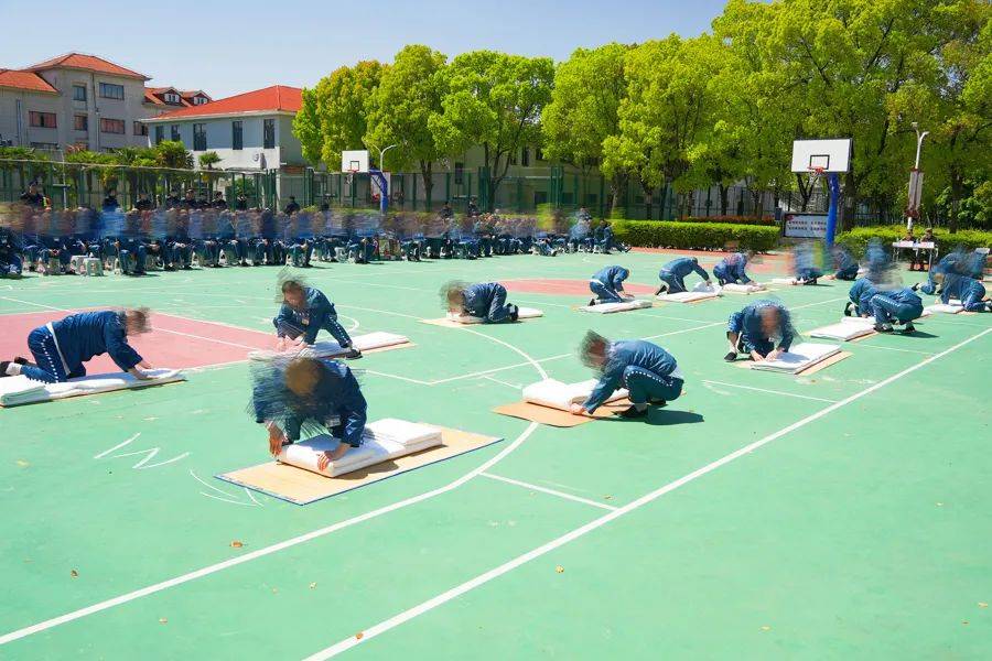 皇冠信用网会员开户
_男子在上海监狱服刑11年皇冠信用网会员开户
，出狱前才得知两位家人已病逝...极大生活困境，他深深担忧→